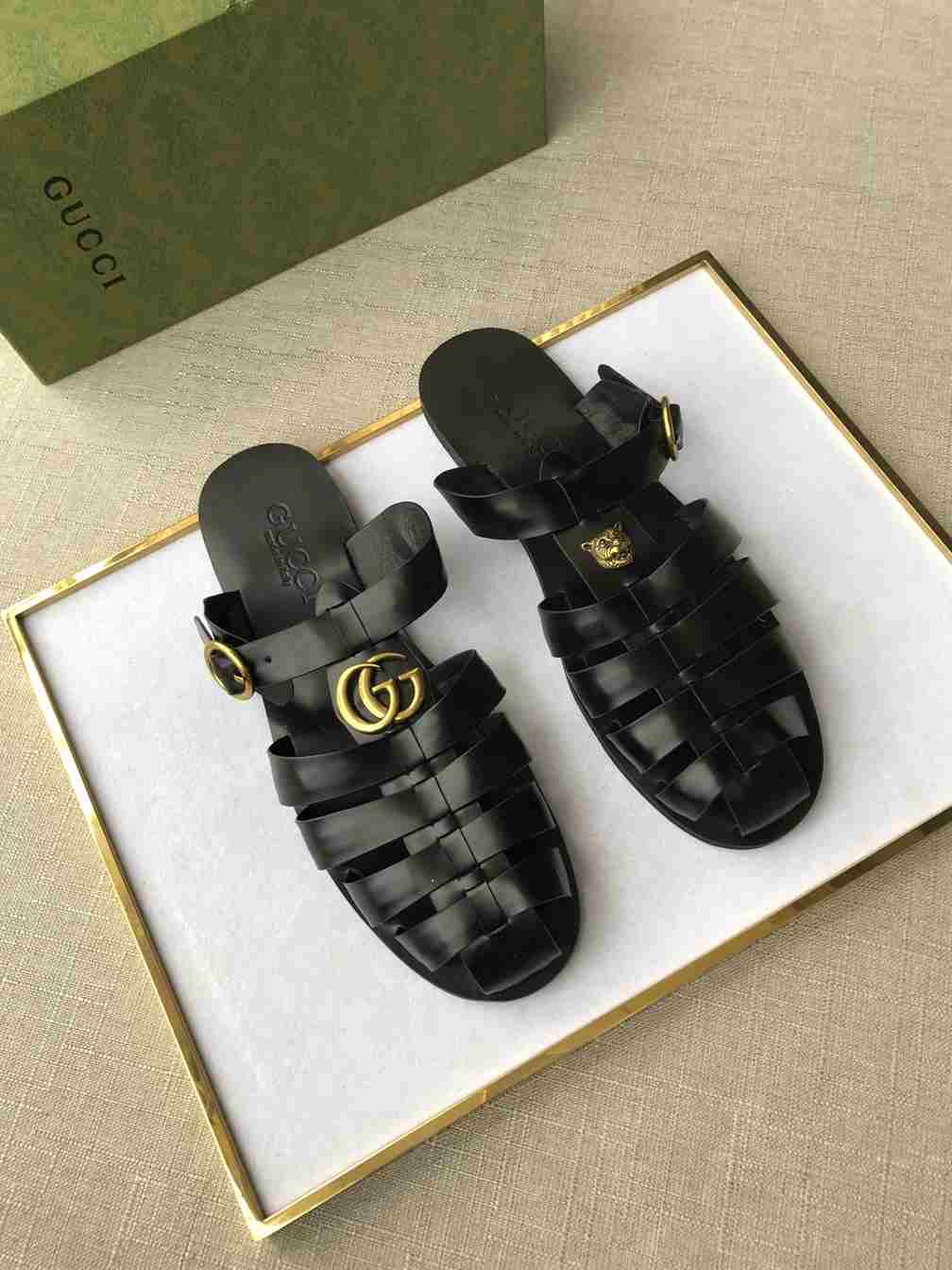 GUCCI SANDAL WITH DOUBLE G   SDG009