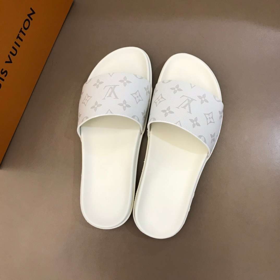 LOUIS VUITTON WHITE MONOGRAM SLIDES   LVS43
