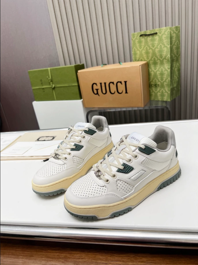 WOMEN S LOW TOP DISTRESSED EFFECT SNEAKER   GC198