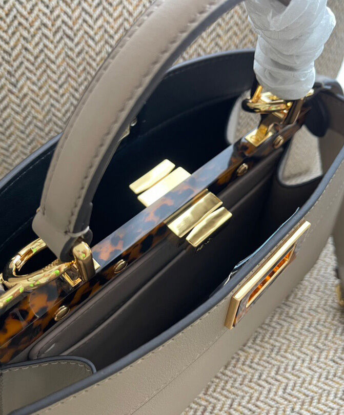Fendi Peekaboo Iseeu Small 8BN327 Gray