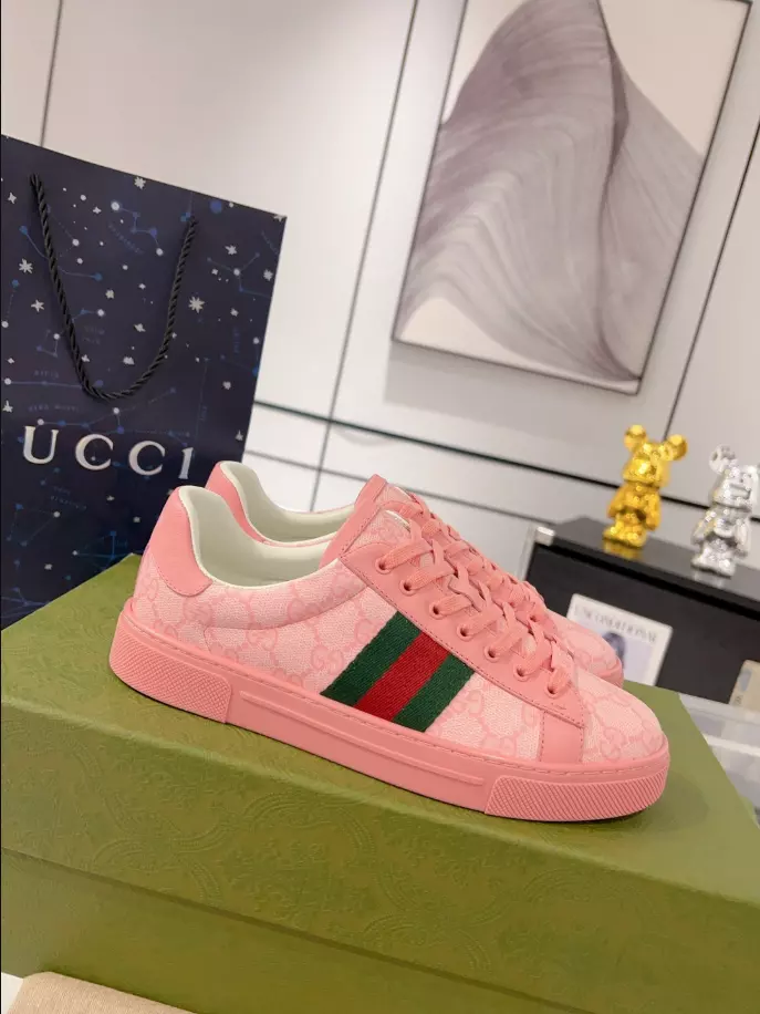 WOMEN S ACE GG CRYSTAL CANVAS SNEAKER   GC217