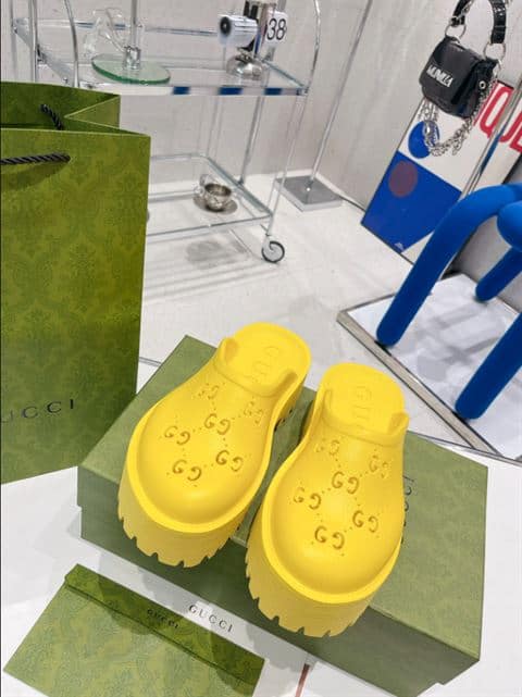 GUCCI WONMEN S PLATFORM PERFORATED G SANDAL   SDG012