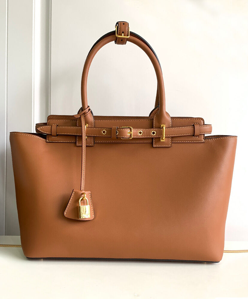 Celine Conti Bag In Supple Calfskin Coffee