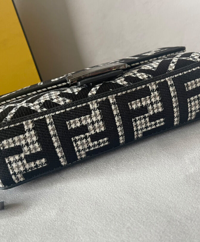 Fendi Baguette 8BR600 Black