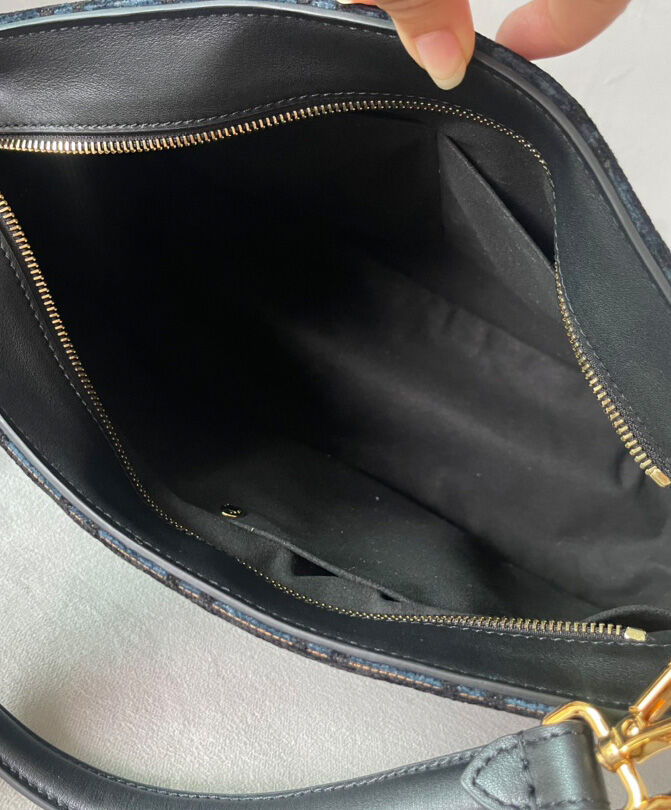 Fendi O Lock Zip 8BR805 Blue