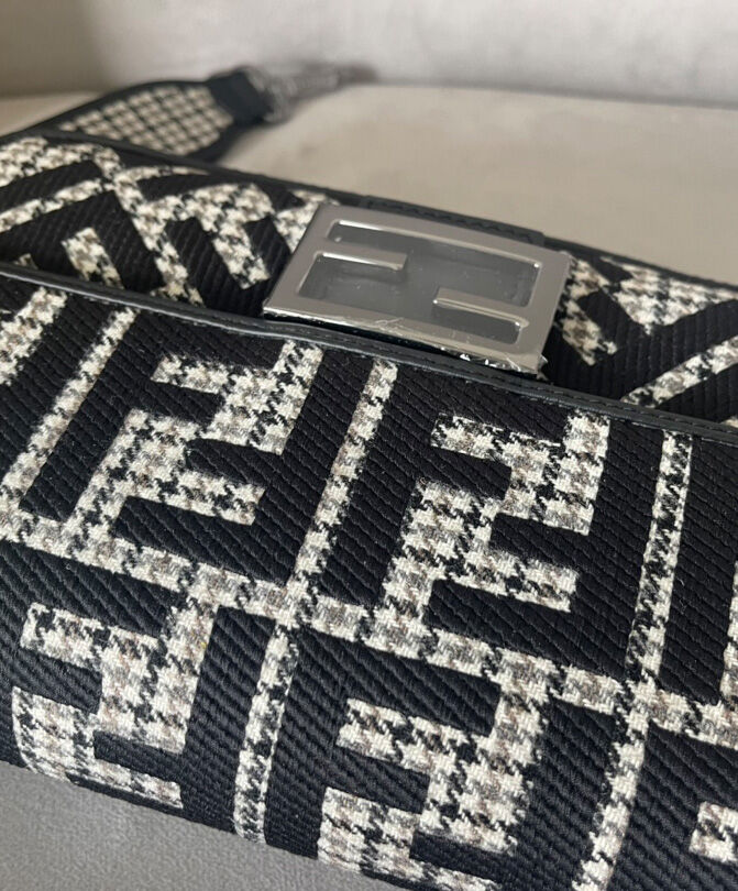 Fendi Baguette 8BR600 Black