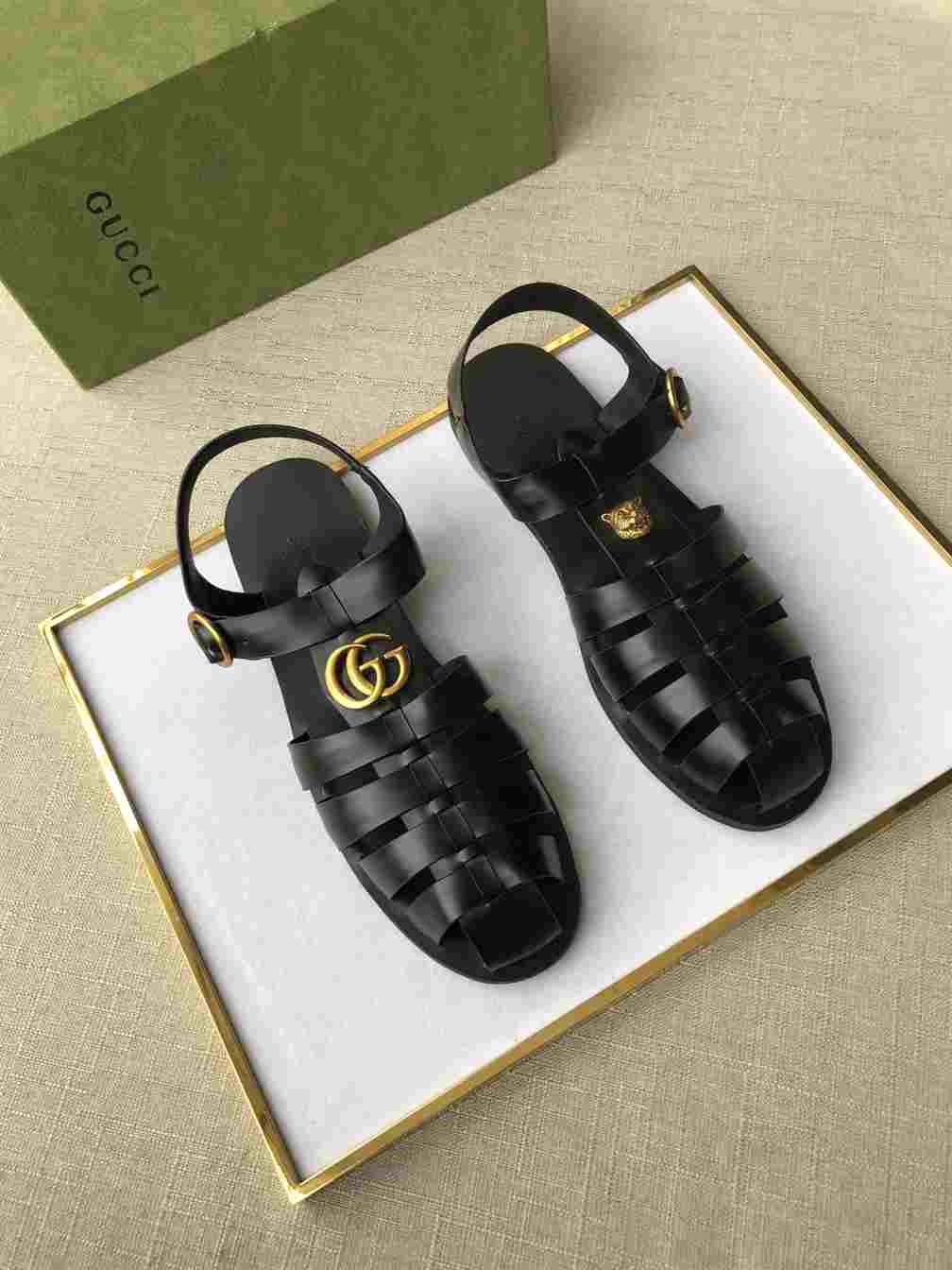 GUCCI SANDAL WITH DOUBLE G   SDG005