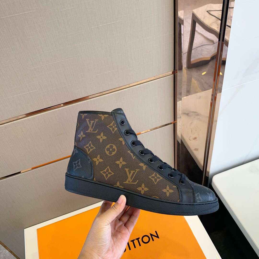 LOUIS VUITTON MONOGRAM HIGH TOP SNEAKER LV053