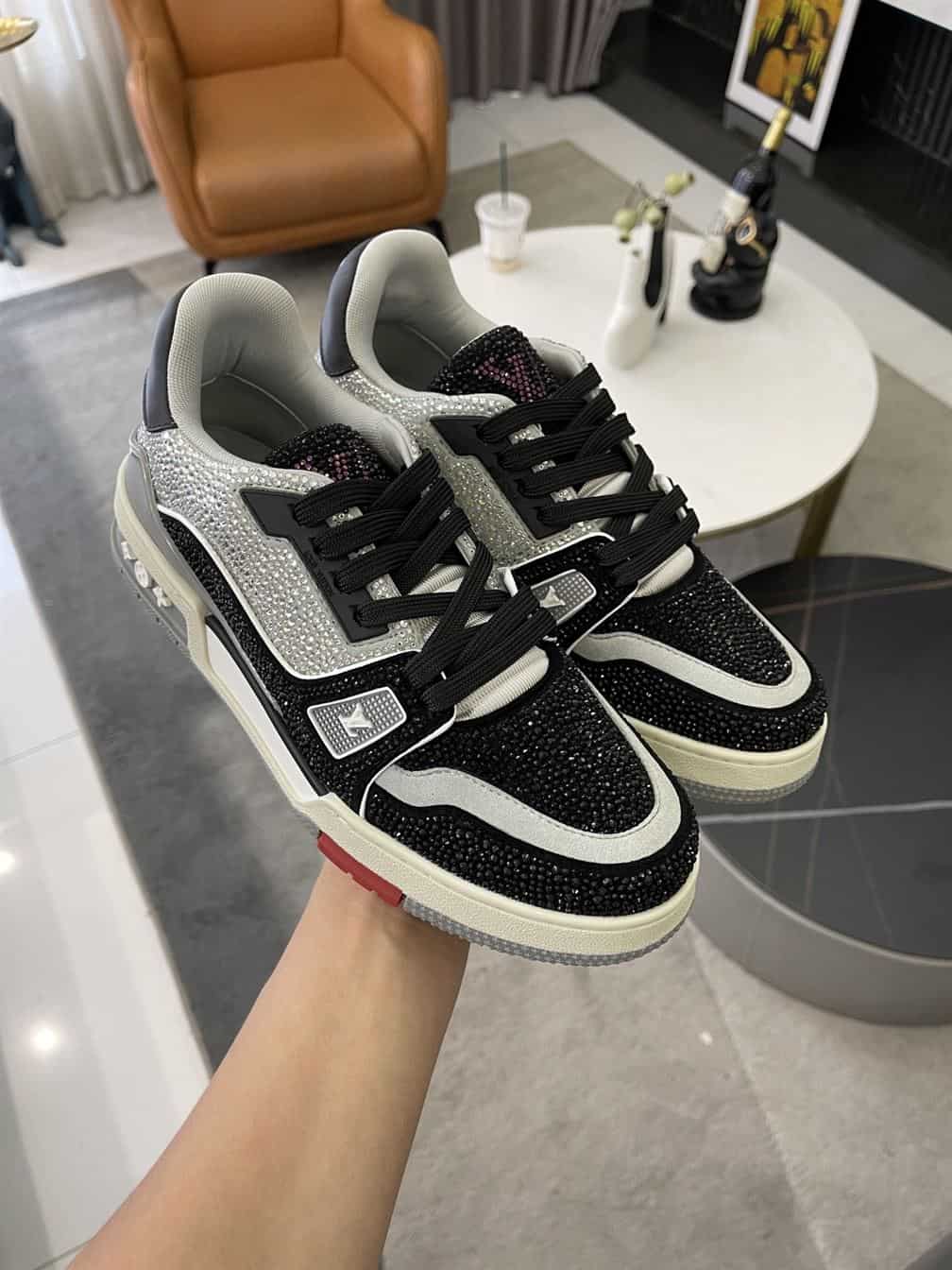 LOUIS VUITTON TRAINER SNEAKER   LSVT306