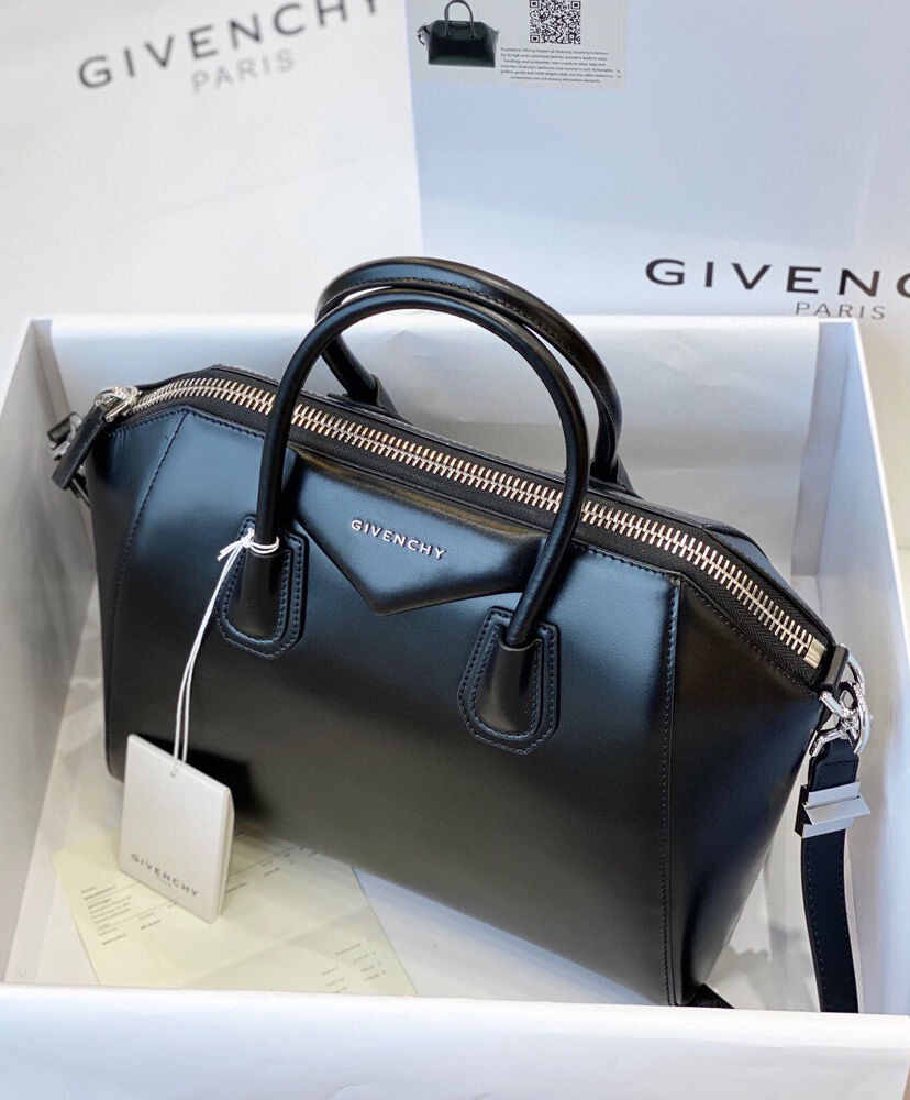 Givenchy Medium Antigona bag Black