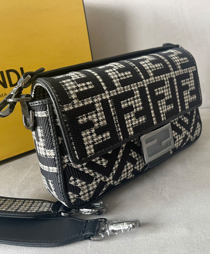 Fendi Baguette 8BR600 Black