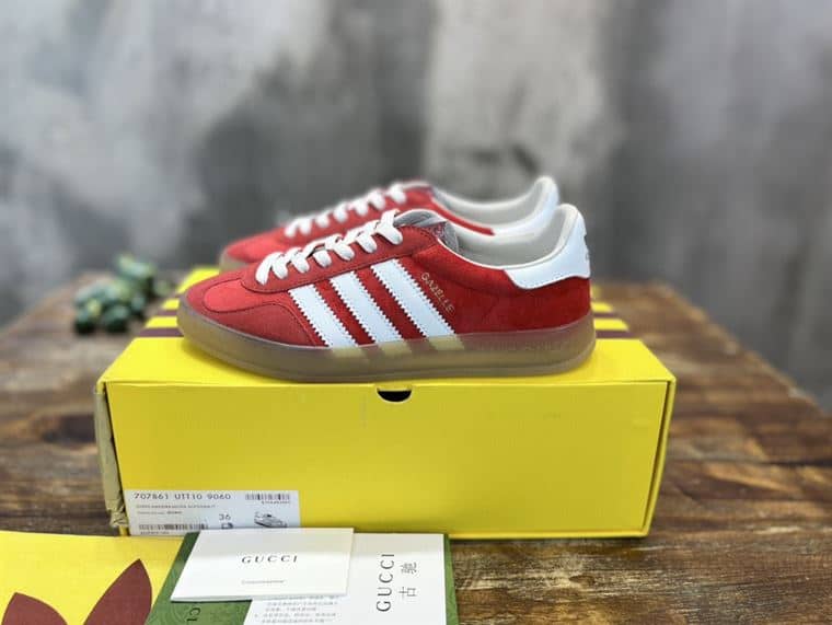 GUCCI GAZELLE SNEAKER   GC112