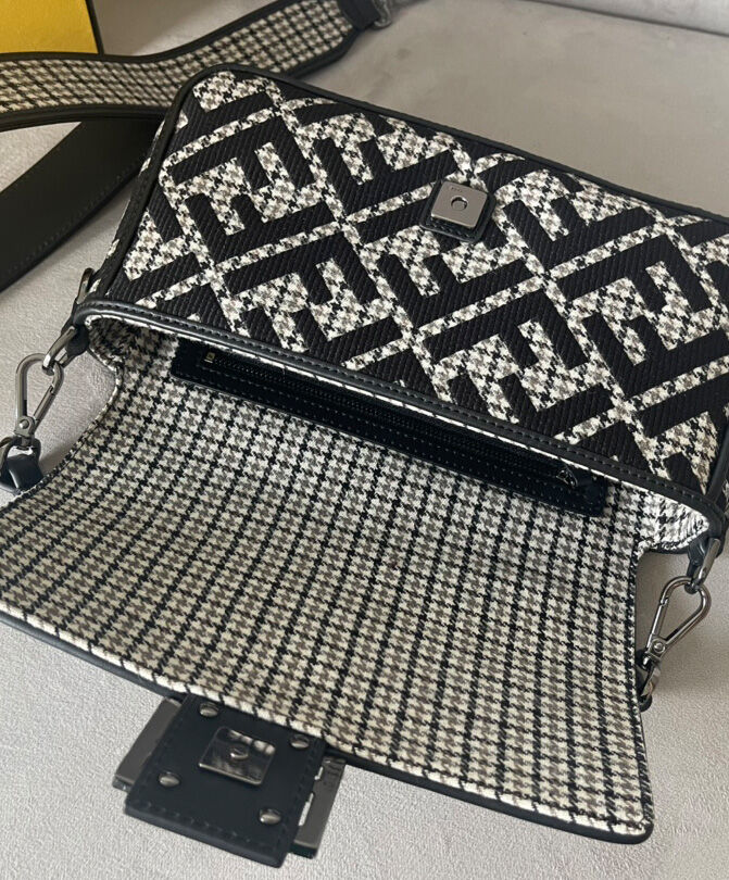 Fendi Baguette 8BR600 Black