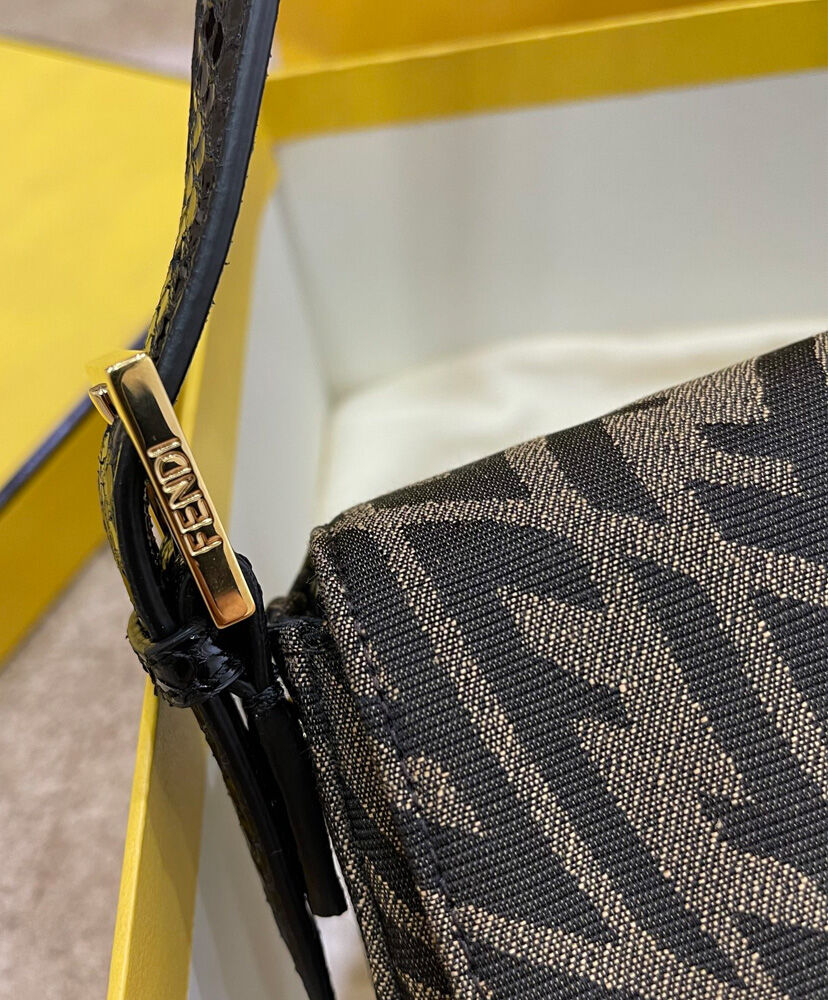 Fendi Baguette 1997 8BR792 Coffee
