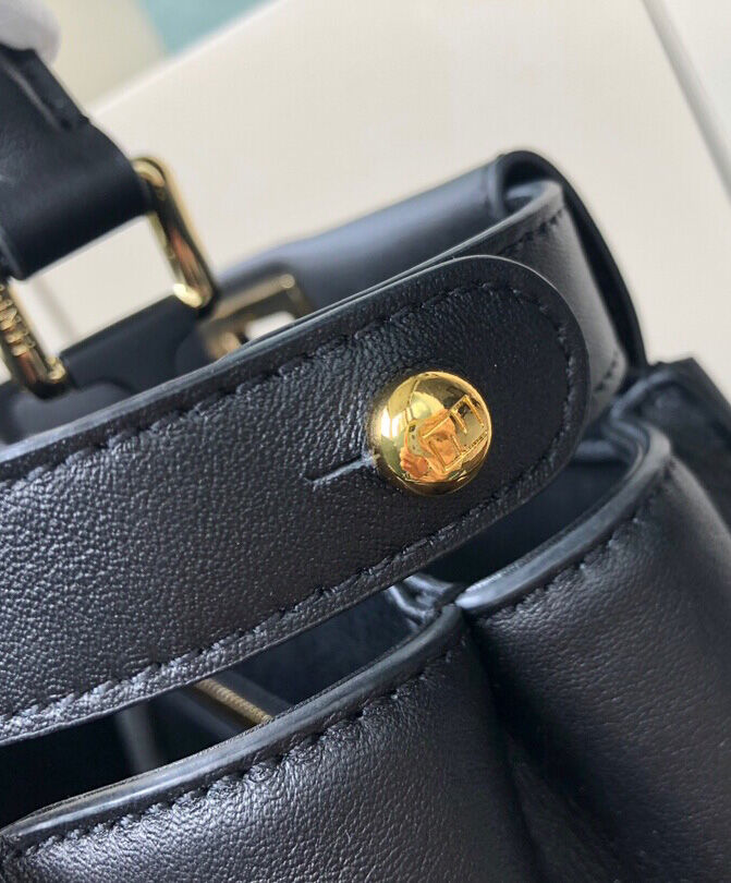 Fendi Peekaboo Medium 8BN290 Black