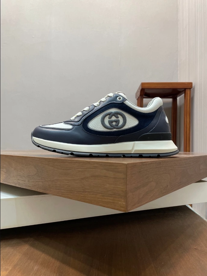 GUCCI MEN S LEATHER SNEAKER   GC200