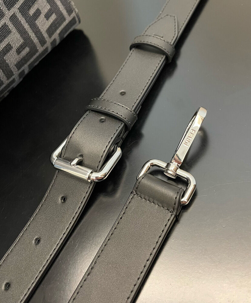 Fendi Shopper 7VA390 Black