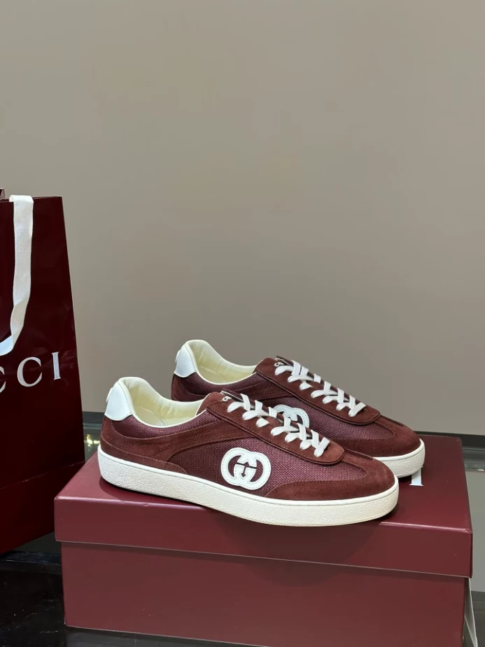 MEN S INTERLOCKING G SNEAKER   GC233