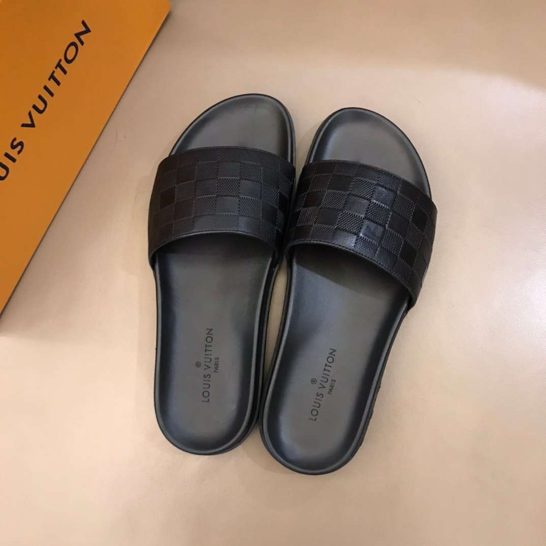 LOUIS VUITTON DAMIER SLIDES   LVS42