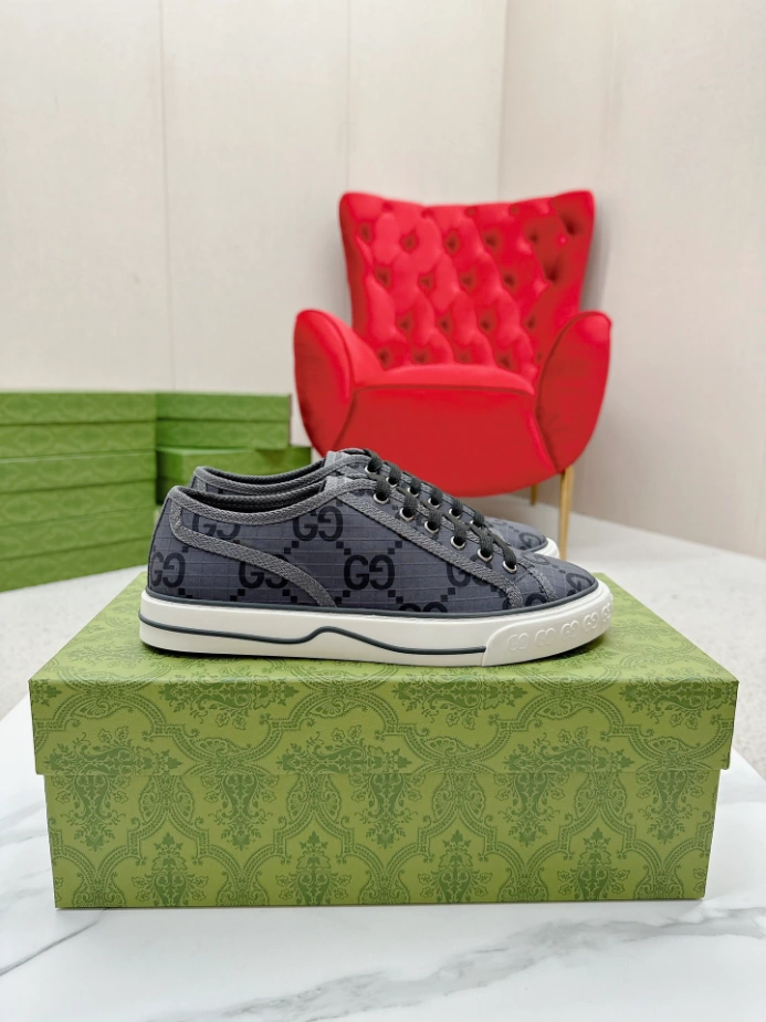 MEN S GUCCI TENNIS 1977 SNEAKER   GC238