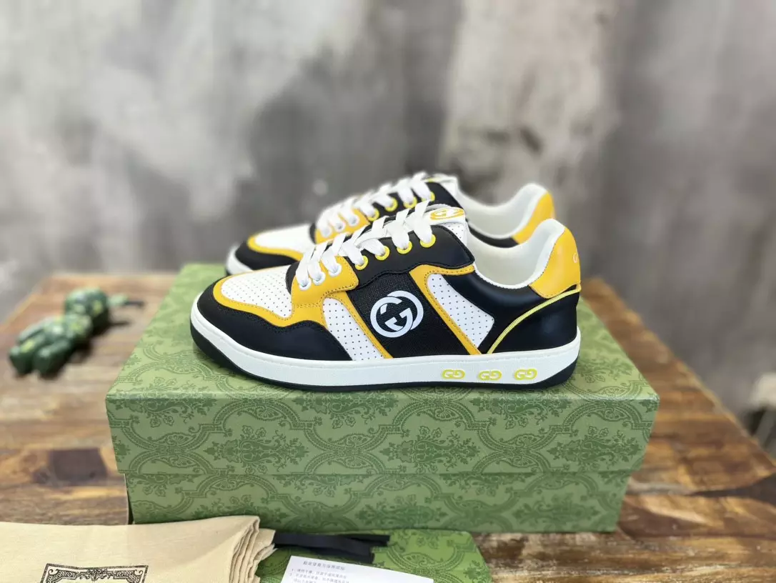 GUCCI LOW TOP SNEAKER   GC205