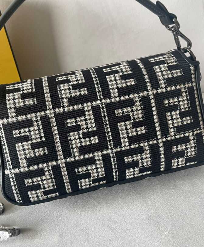 Fendi Baguette 8BR600 Black