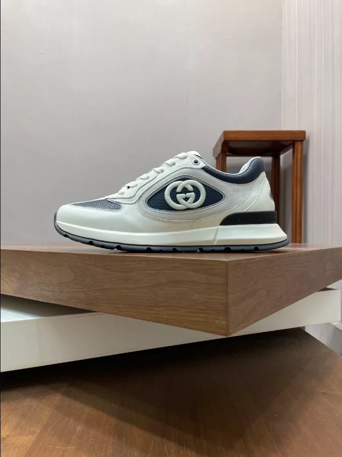 GUCCI MEN S LEATHER SNEAKER   GC199
