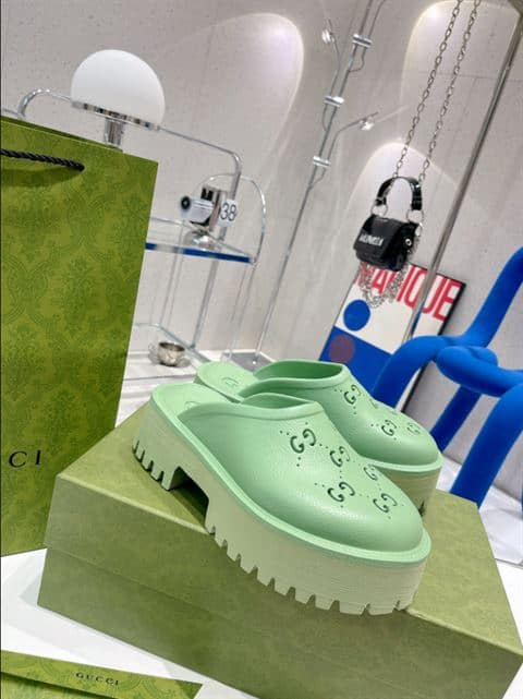 GUCCI WONMEN S PLATFORM PERFORATED G SANDAL   SDG019