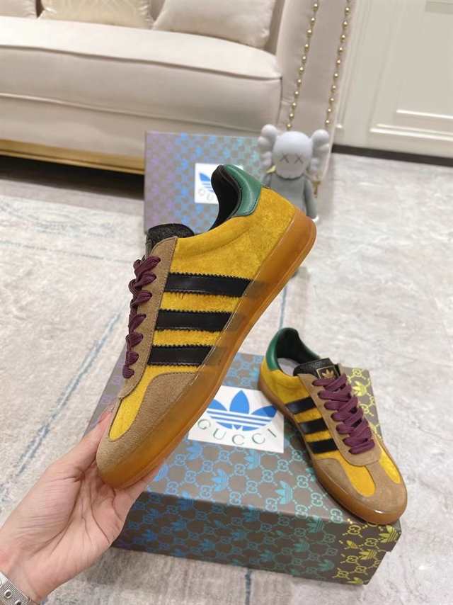 GUCCI GAZELLE SNEAKER   GC104