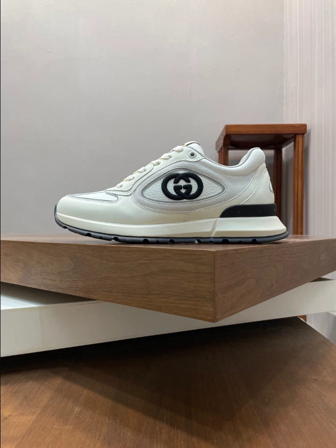 GUCCI MEN S LEATHER SNEAKER   GC201