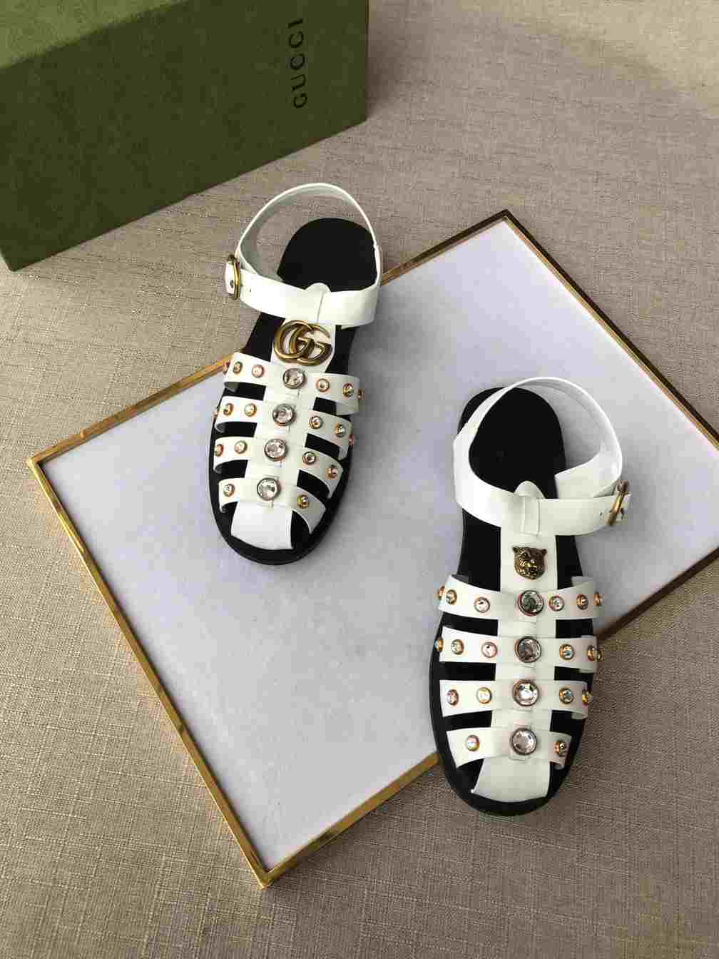 GUCCI SANDAL WITH DOUBLE G   SDG001