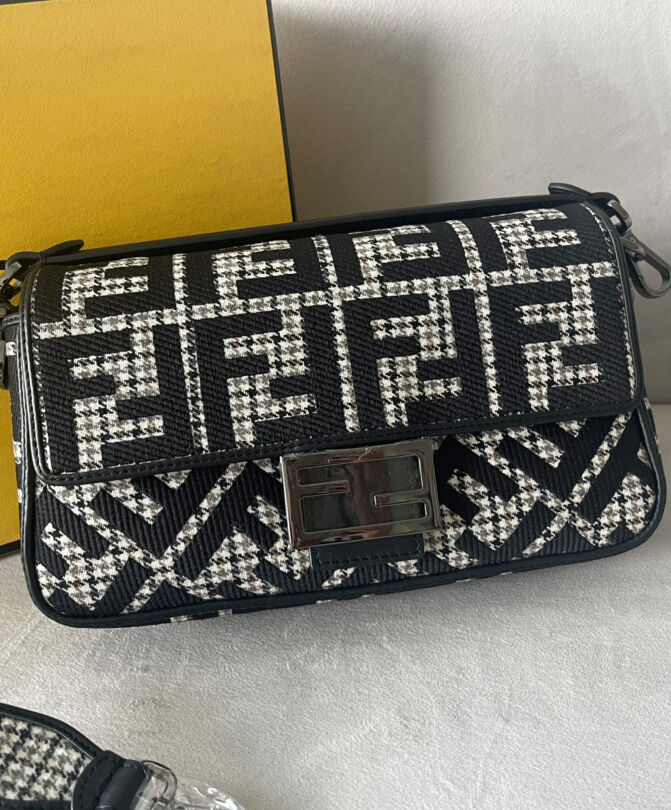 Fendi Baguette 8BR600 Black