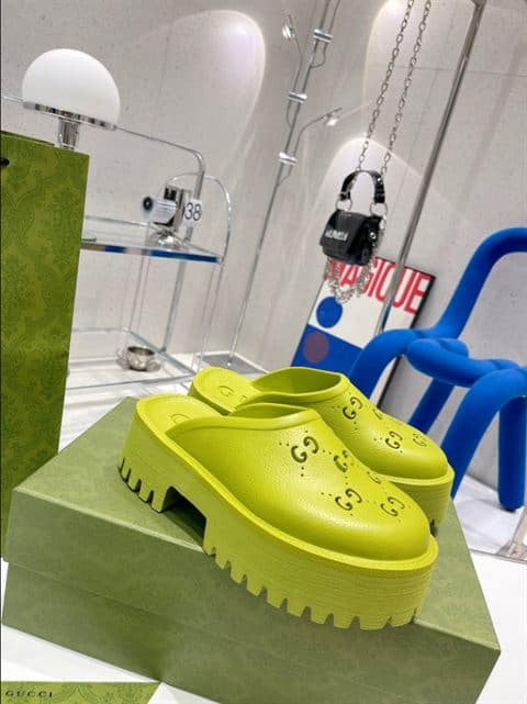 GUCCI WONMEN S PLATFORM PERFORATED G SANDAL   SDG016