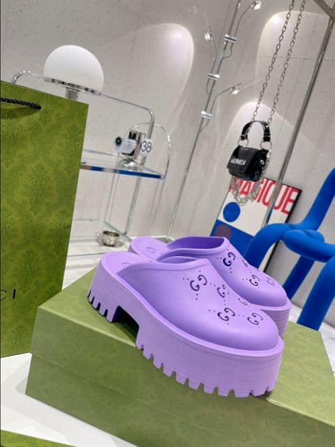 GUCCI WONMEN S PLATFORM PERFORATED G SANDAL   SDG015