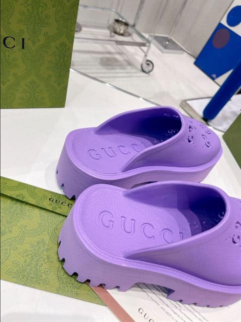 GUCCI WONMEN S PLATFORM PERFORATED G SANDAL   SDG015