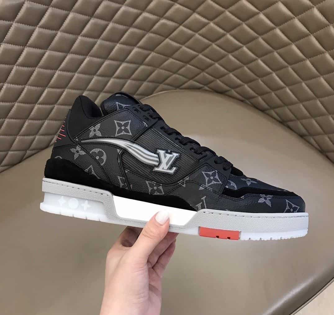 LOUIS VUITTON TRAINER SNEAKER   LV208