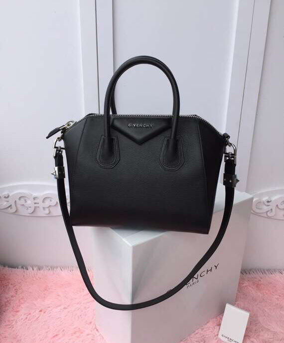 Givenchy Small Antigona bag BB05117012 Black