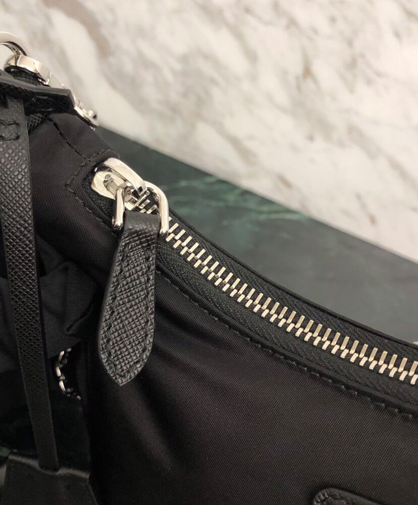 Prada Re-Edition 2005 nylon shoulder bag Black