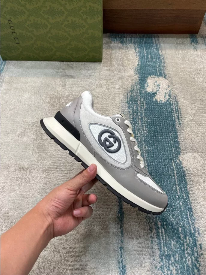 GUCCI MEN S LEATHER SNEAKER   GC202