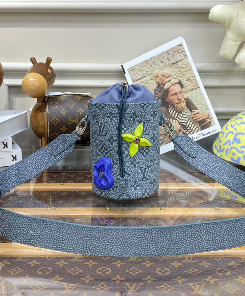 Louis Vuitton Chalk Pouch M81572 Gray