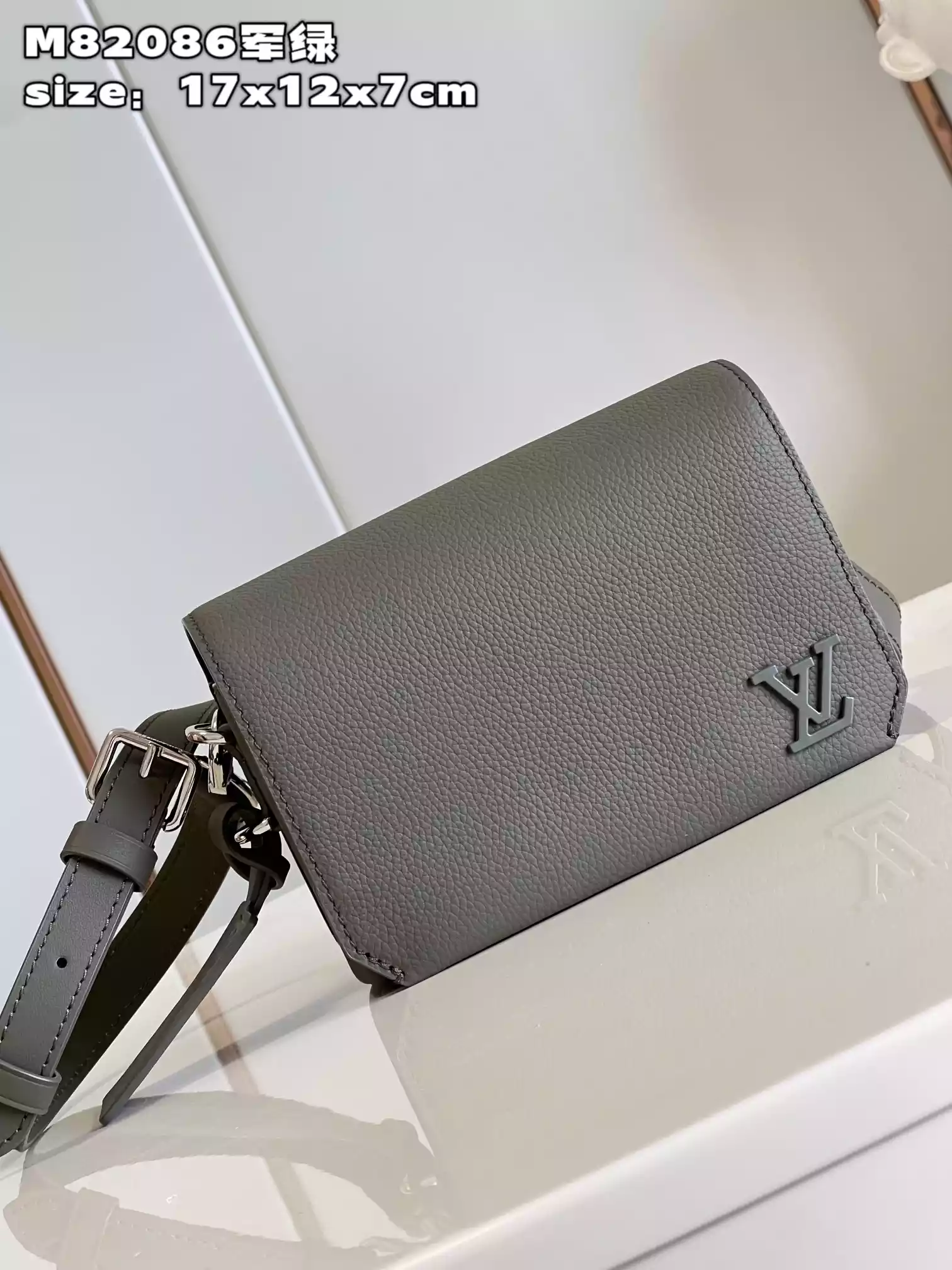 LOUIS VUITTON FASTLINE WEARABLE WALLET   RRG067