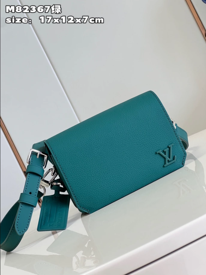 LOUIS VUITTON FASTLINE WEARABLE WALLET   RRG070