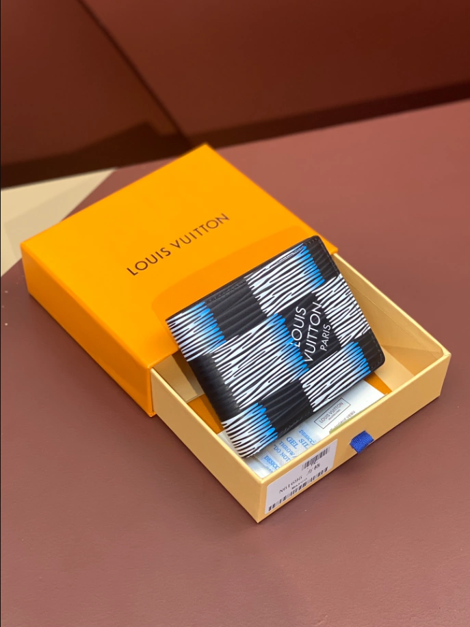 LV SLENDER WALLET   RRG081