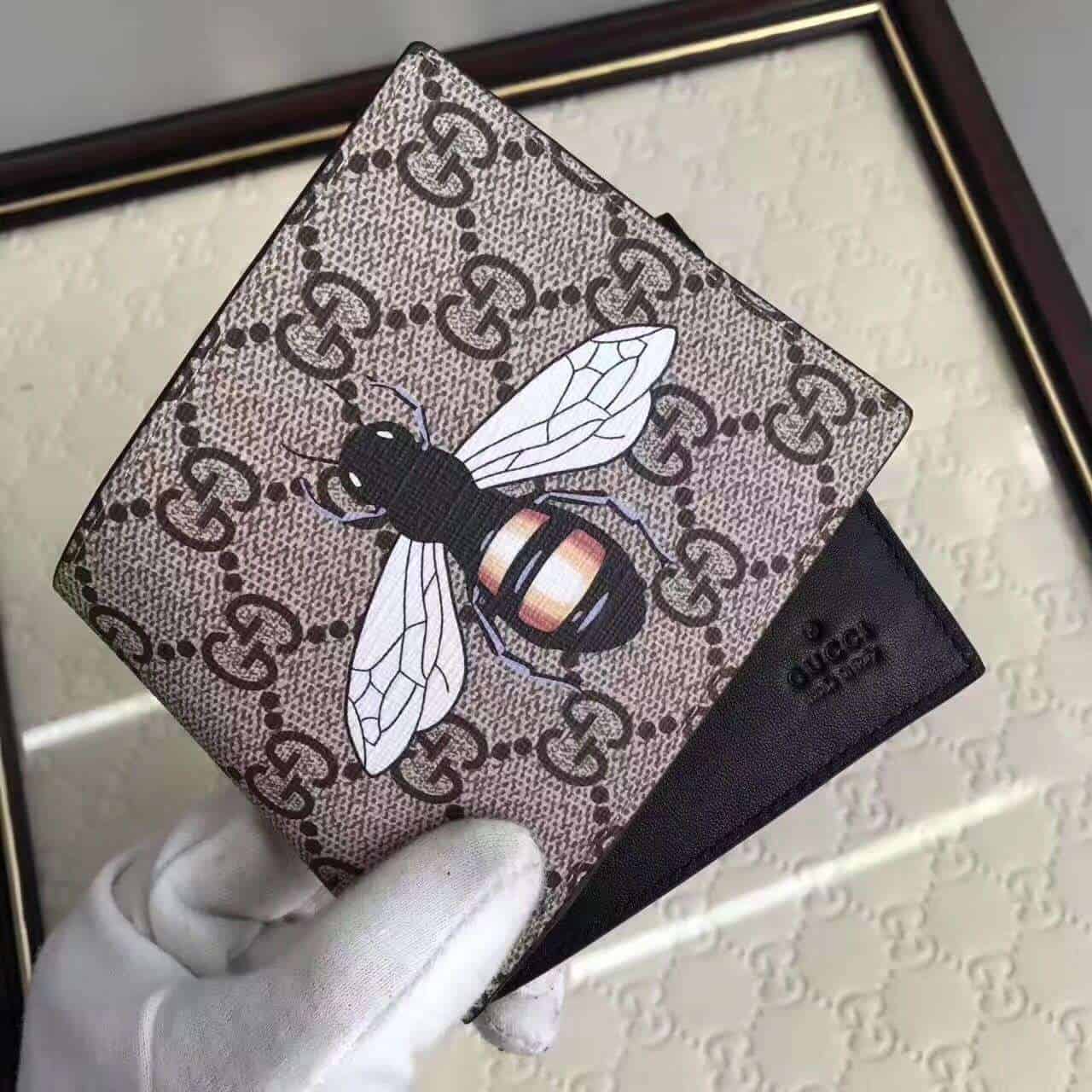 GUCCI BEE PRINT GG SUPREME WALLET