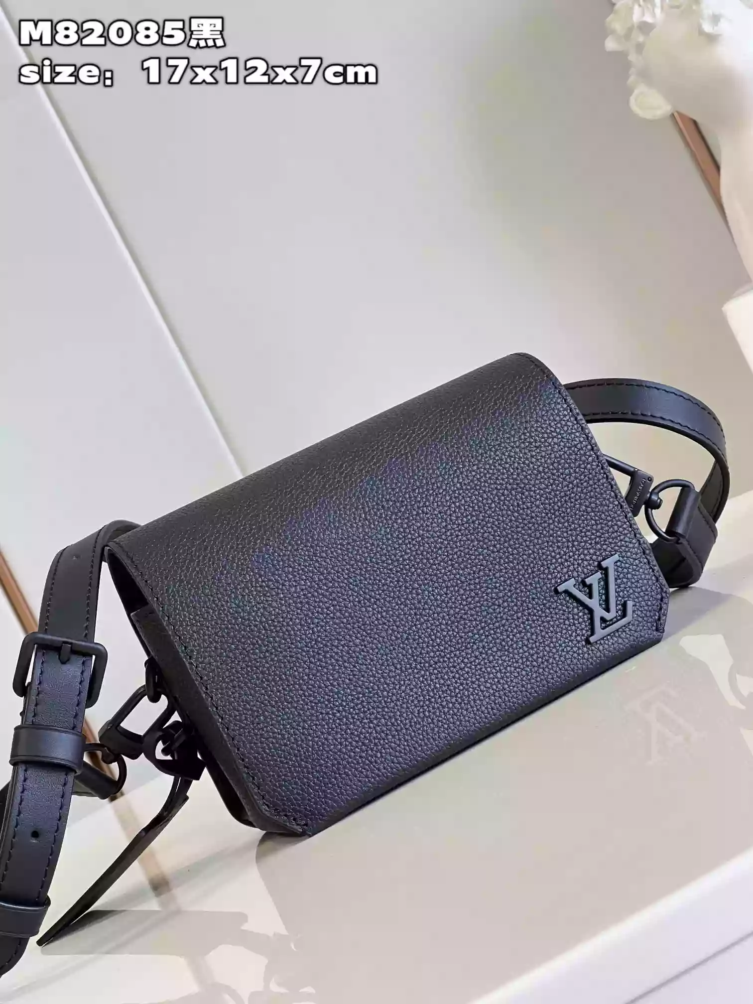 LOUIS VUITTON FASTLINE WEARABLE WALLET   RRG068