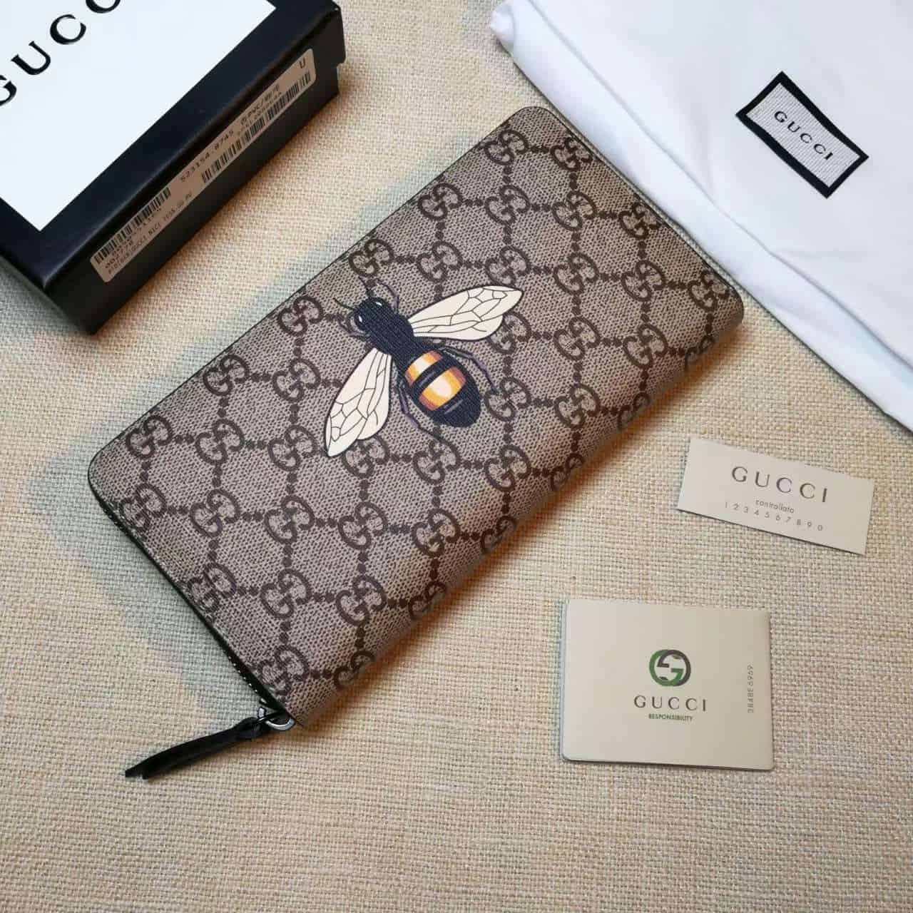 GUCCI BEE PRINT GG SUPREME ZIP AROUND WALLET