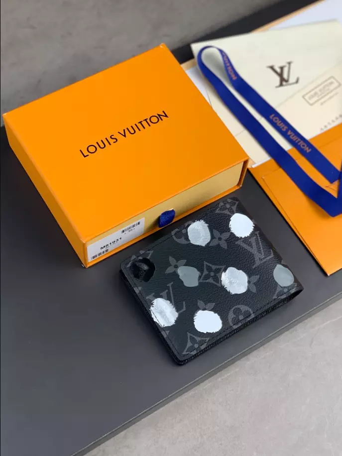 LOUIS VUITTON LV X YK MULTIPLE WALLET   LBV401