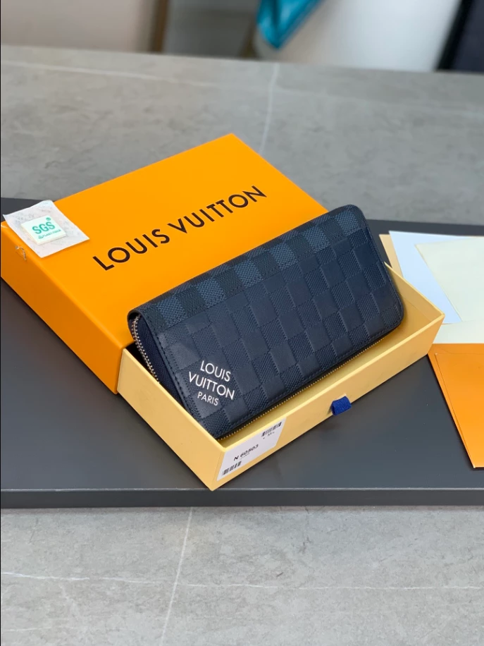 LV ZIPPY VERTICAL WALLET DAMIER INFINI LEATHER   LBV402