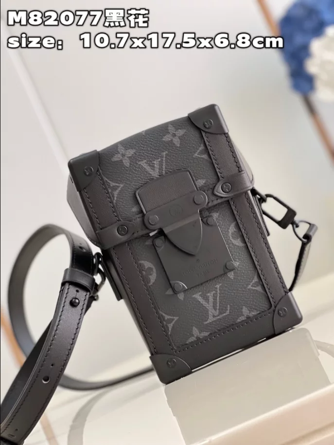 Louis Vuitton Vertical Trunk Wearable Wallet -RRG065