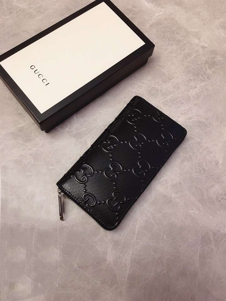 Gucci Signature zip around wallet   WGR037